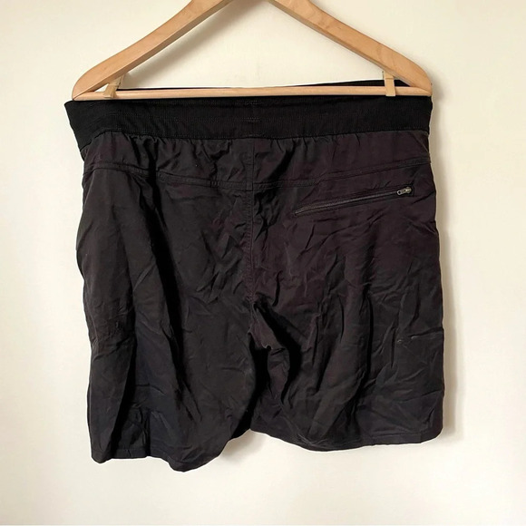 The North Face Black Athletic Shorts Relaxed Fit - Picture 5 of 10